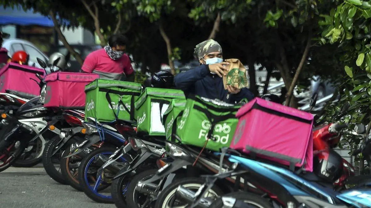 GrabFood and FoodPanda Riders